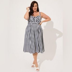 Midi Poplin Sweetheart Shirred Dress Torrid, size One